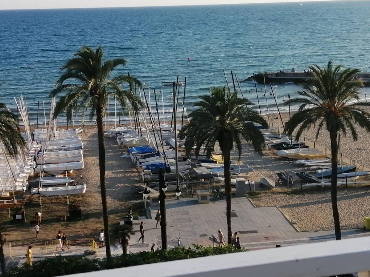 Atico Con Fantasticas Vistas Al Mar Y La Iglesia Apartman Sitges Kültér fotó