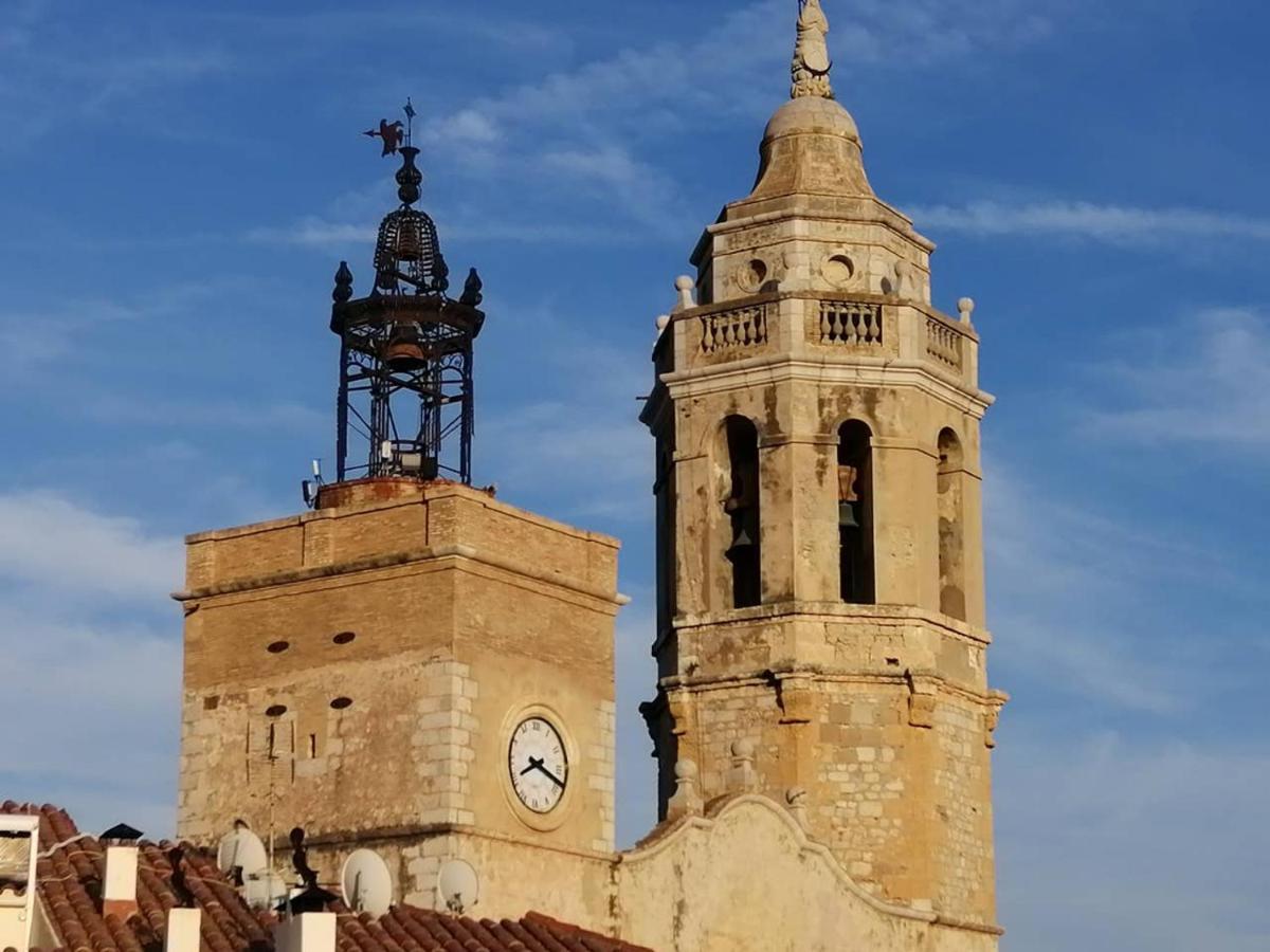 Atico Con Fantasticas Vistas Al Mar Y La Iglesia Apartman Sitges Kültér fotó
