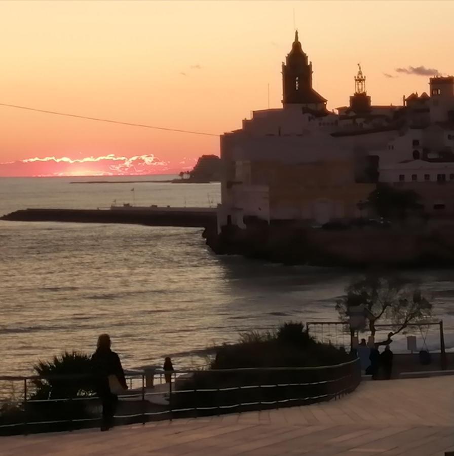 Atico Con Fantasticas Vistas Al Mar Y La Iglesia Apartman Sitges Kültér fotó