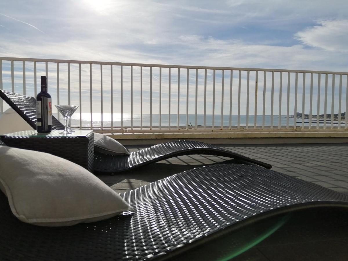 Atico Con Fantasticas Vistas Al Mar Y La Iglesia Apartman Sitges Kültér fotó
