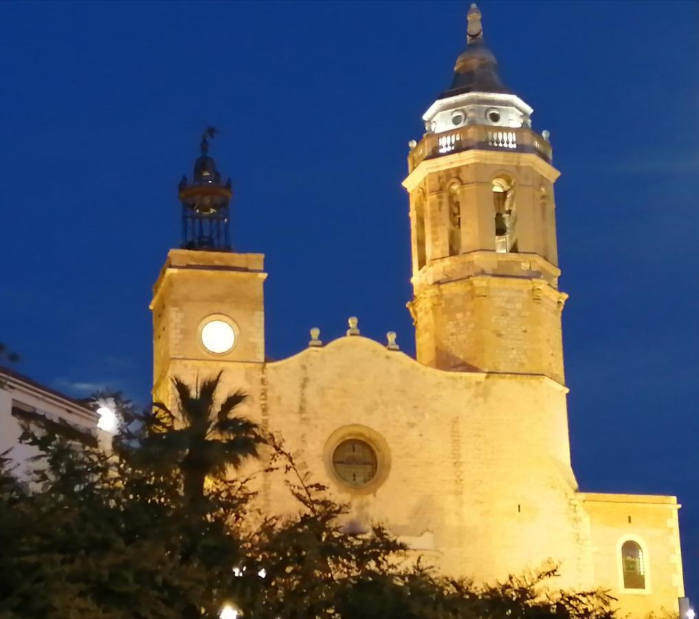 Atico Con Fantasticas Vistas Al Mar Y La Iglesia Apartman Sitges Kültér fotó