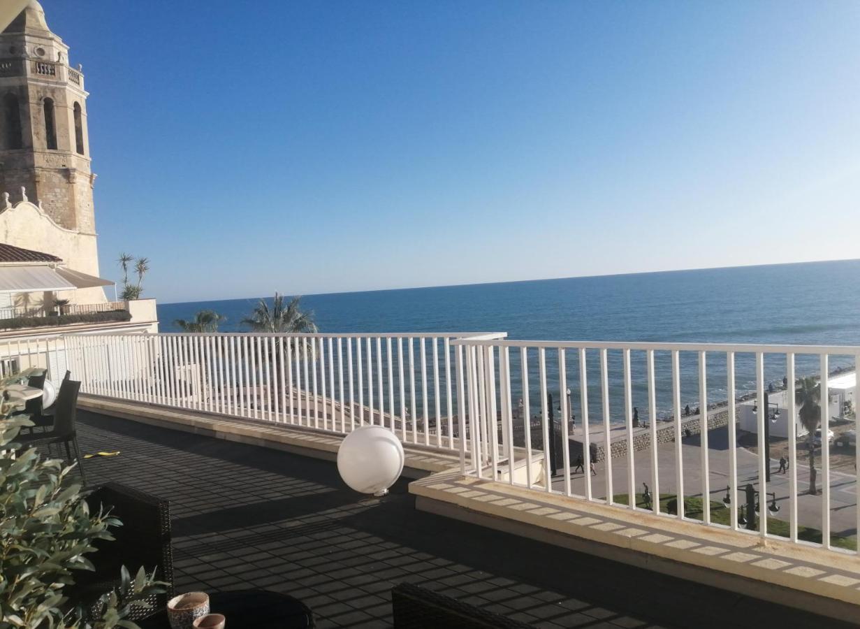 Atico Con Fantasticas Vistas Al Mar Y La Iglesia Apartman Sitges Kültér fotó
