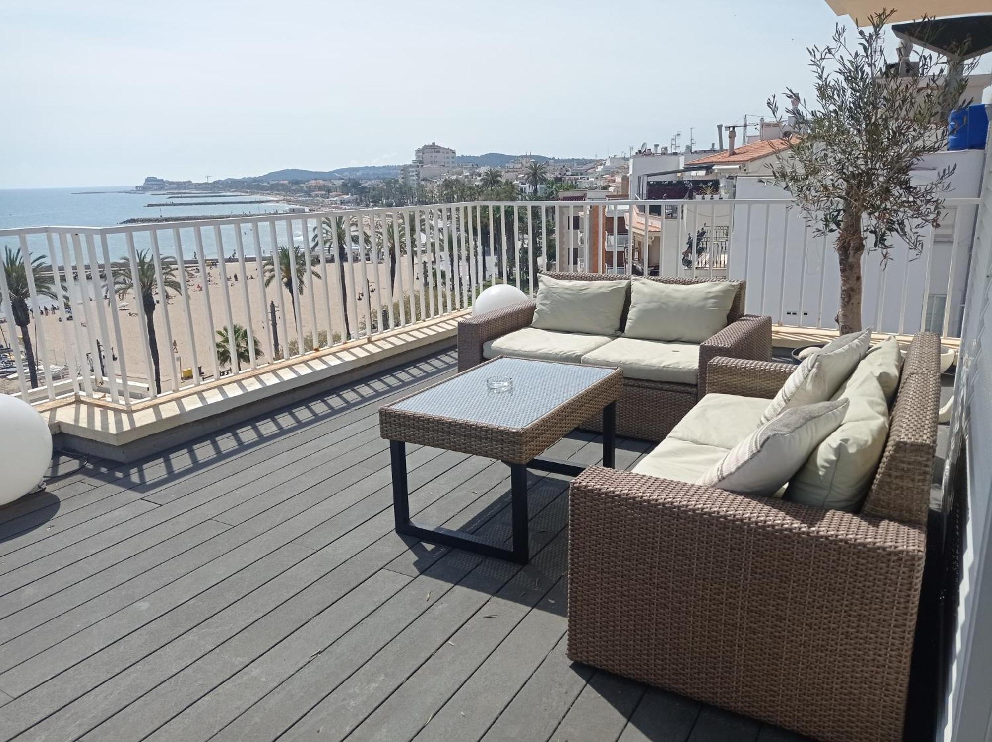 Atico Con Fantasticas Vistas Al Mar Y La Iglesia Apartman Sitges Kültér fotó