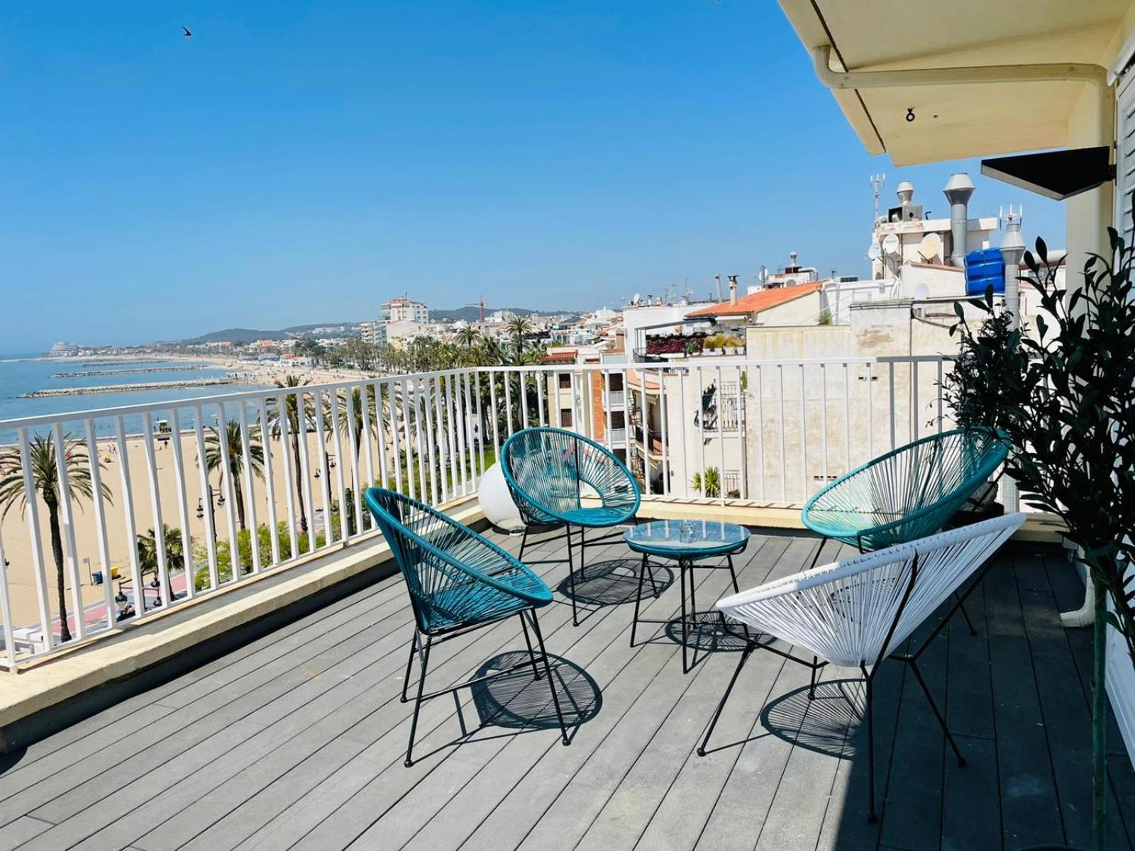 Atico Con Fantasticas Vistas Al Mar Y La Iglesia Apartman Sitges Szoba fotó