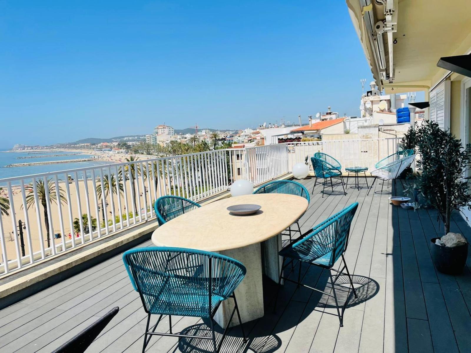 Atico Con Fantasticas Vistas Al Mar Y La Iglesia Apartman Sitges Szoba fotó